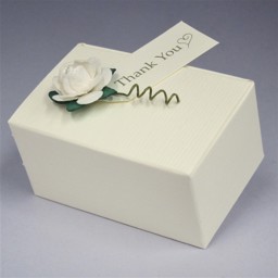Picture of Ivory Rose Sugared Almonds Favour Kit