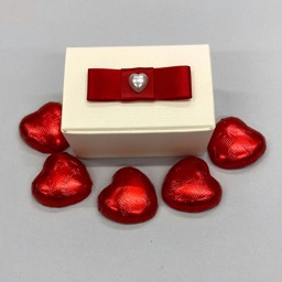Picture of Ready Filled Ivory Silk Box Red Favour