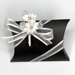 Picture of Black & White Pillow Favour