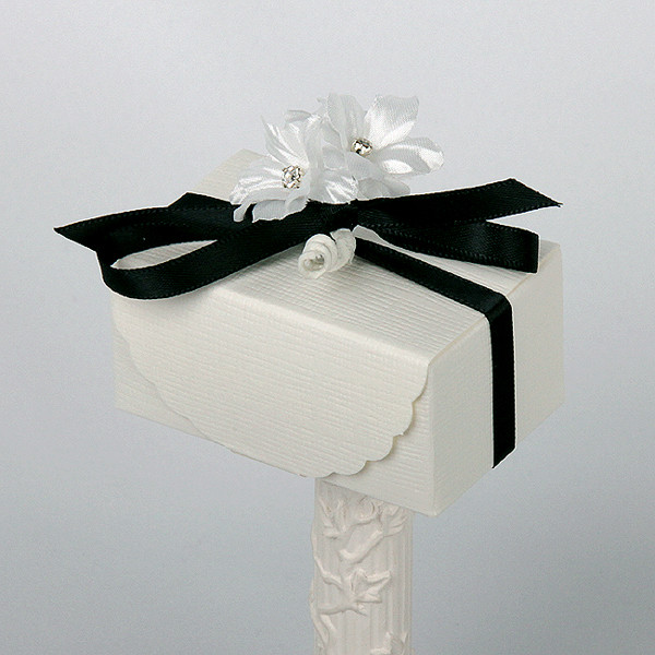 Picture of Silk Bridal White Scalloped Flap Box