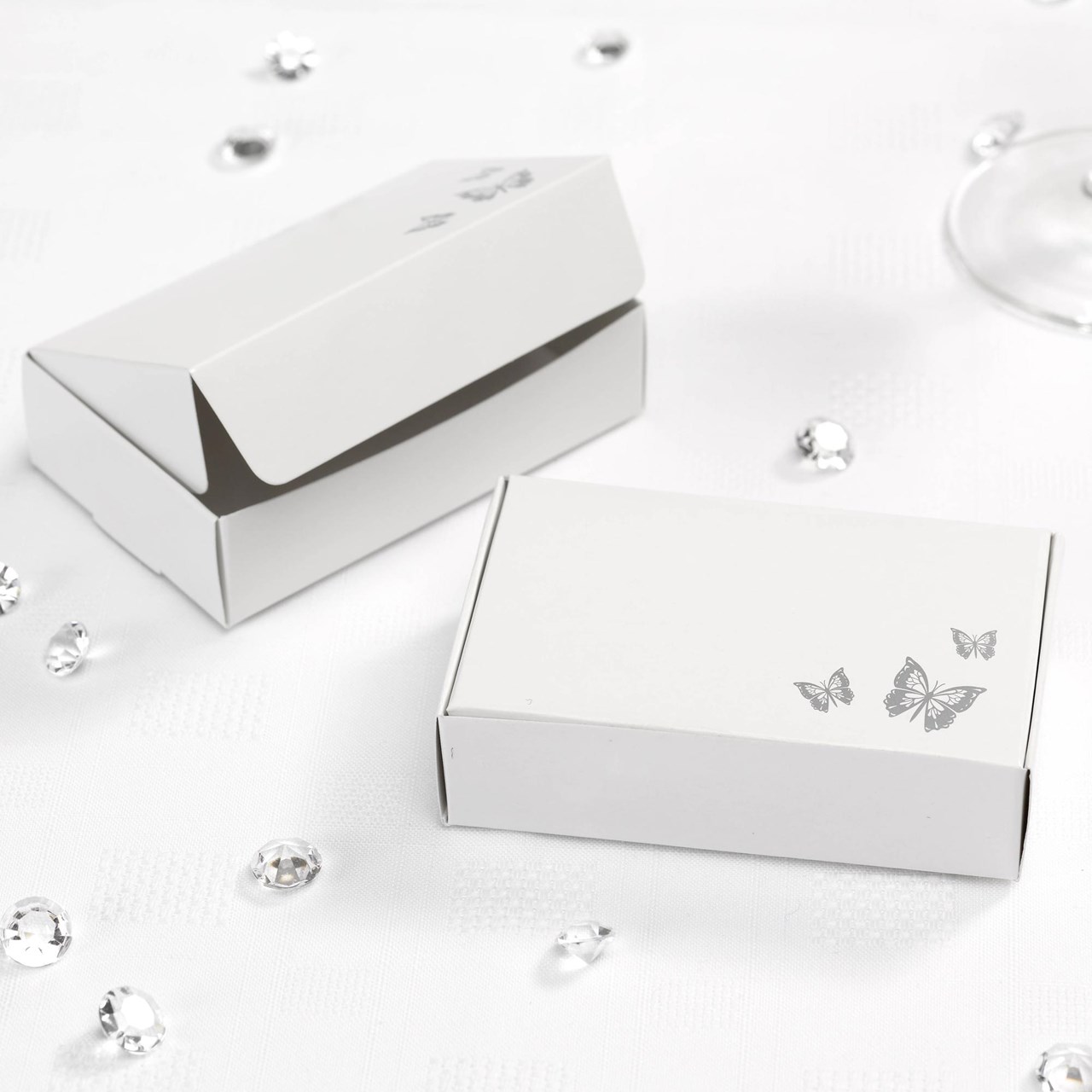 Picture of Elegant Butterfly - Cake Box - White/Silver