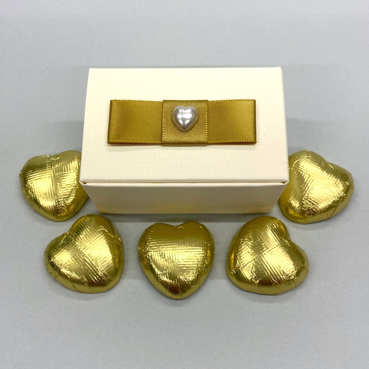 Picture of Ready Filled Ivory Silk Box Gold Favour