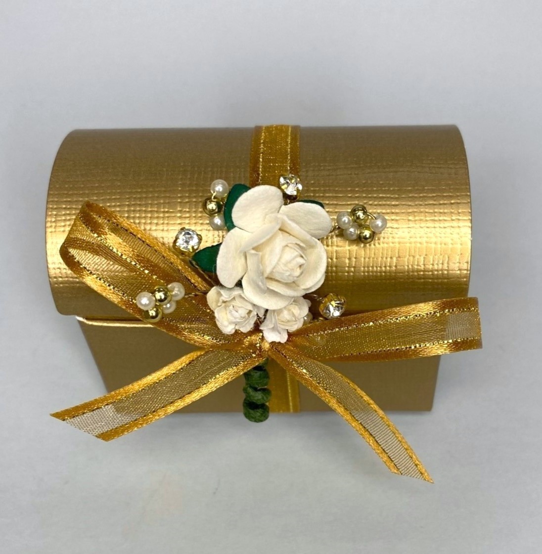 Picture of Gold Silk Chest Favour