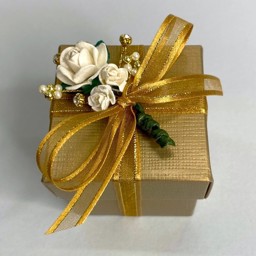 Picture of Gold Silk Box & Lid Favour