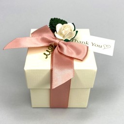Picture of Ivory Silk Rose Box & Lid Favour