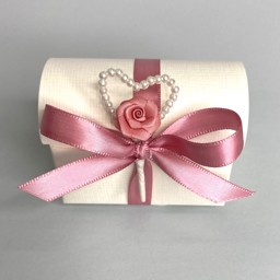 Picture of Bridal White Heart Chest Favour