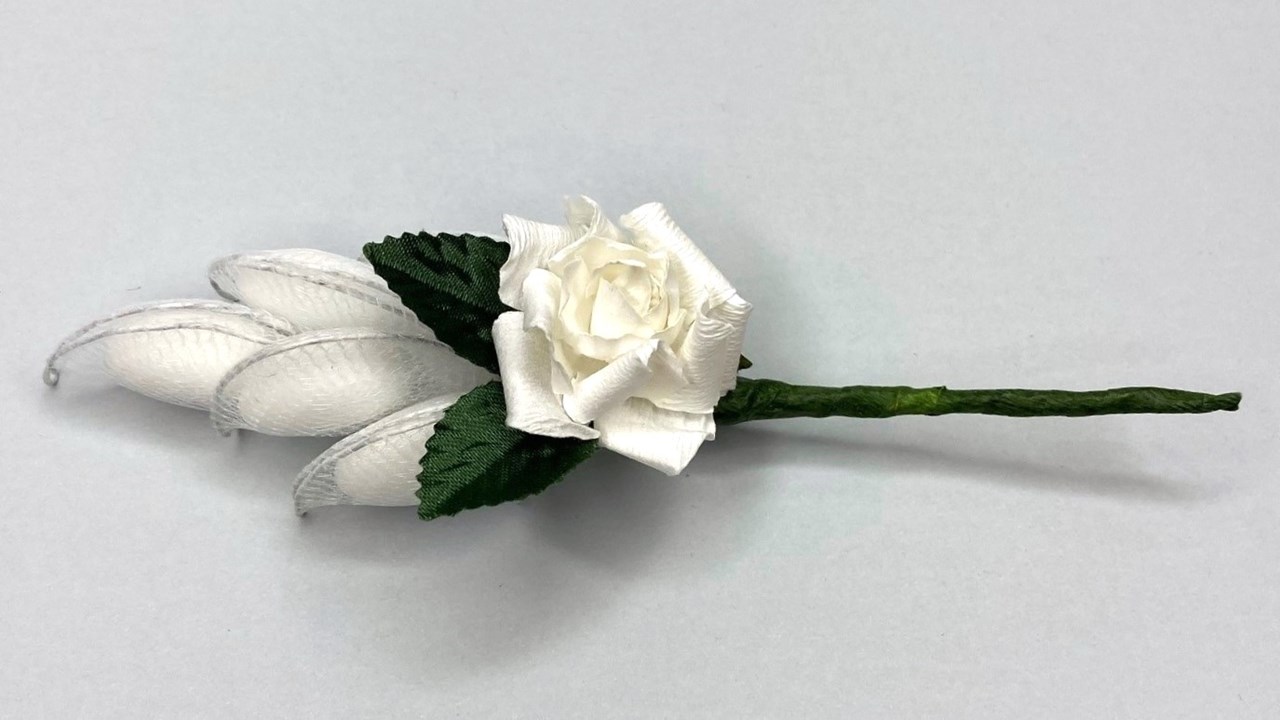 Picture of Rachetti Rose Spray White Favour