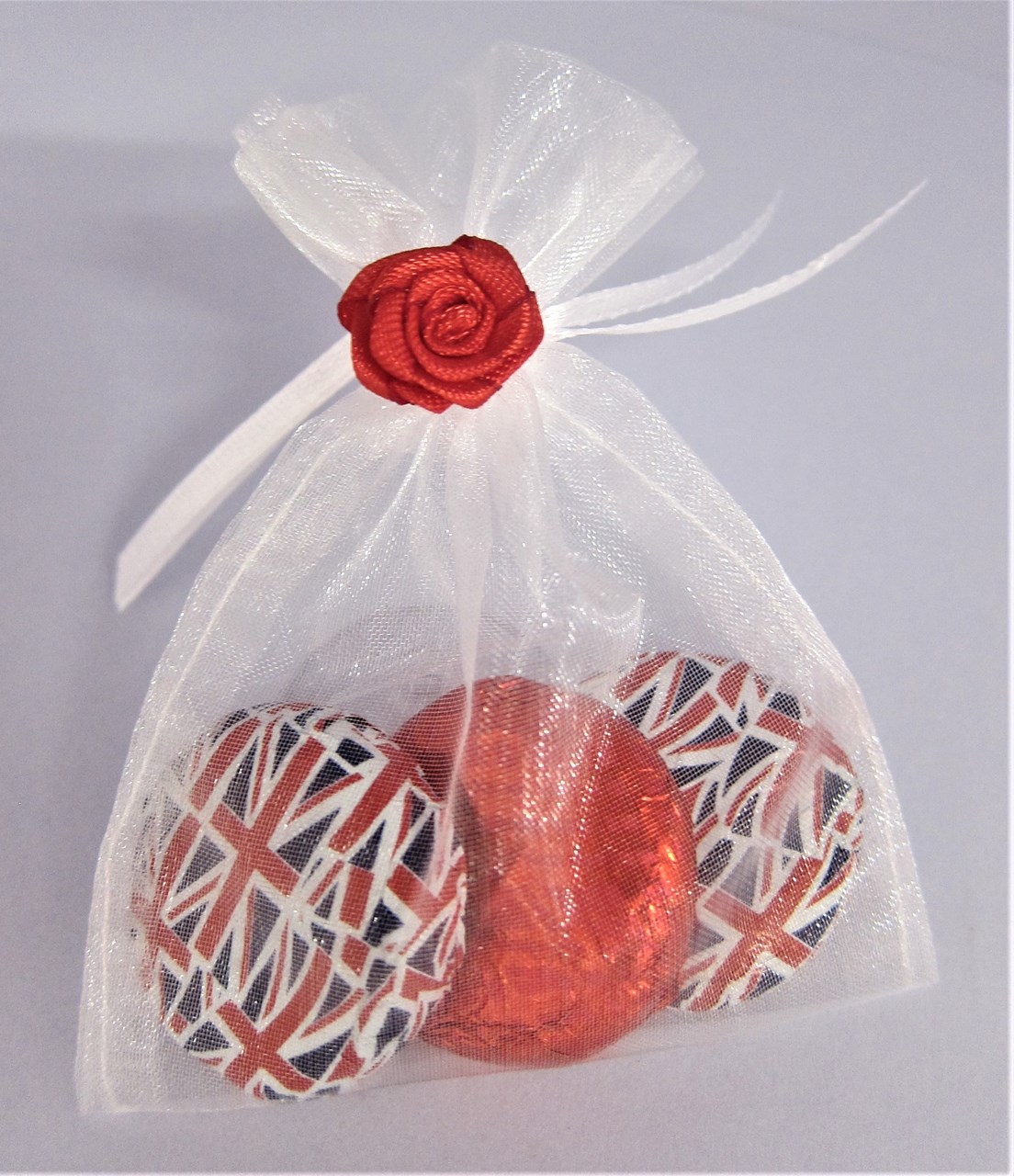 Picture of VEGAN Union Jack Creams Voile Bag Chocolate Favour