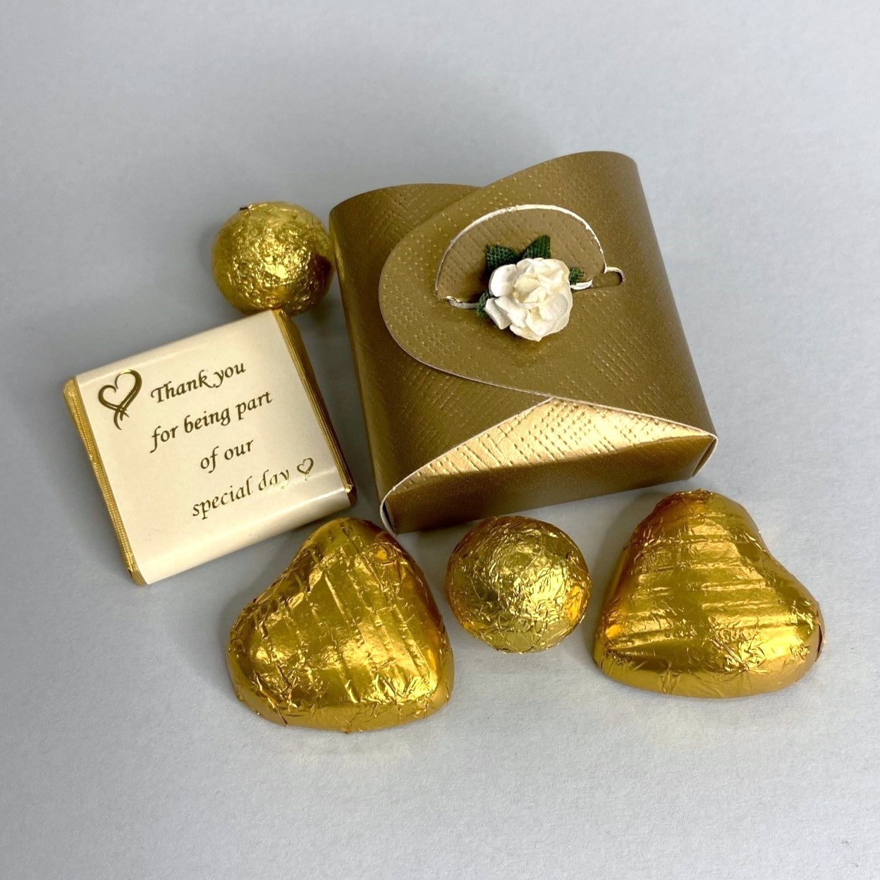 Picture of Ready Filled Gold Silk Astuccio Favour
