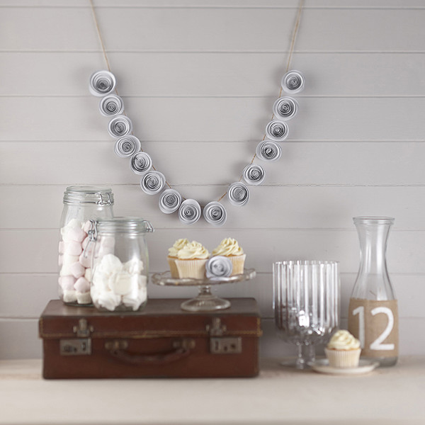 Picture of Paper Flower Garland in White